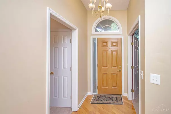 9891 Winding Green Way, Centerville, OH 45459