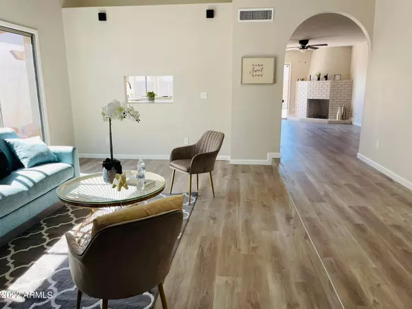 4009 W HARMONT Drive, Phoenix, AZ 85051