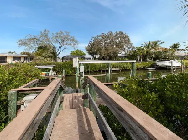 434 N SHORE DR, Osprey, FL 34229