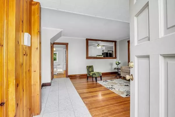 52 High St, Hudson, MA 01749