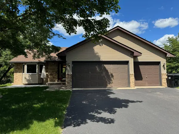 5910 Freeland CT N, Hugo, MN 55038