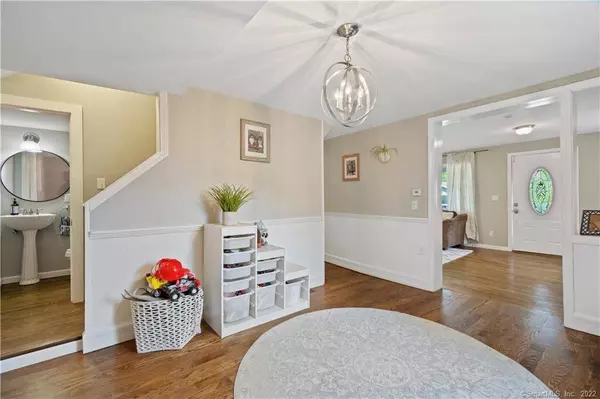 46 Maple Avenue, Bethel, CT 06801