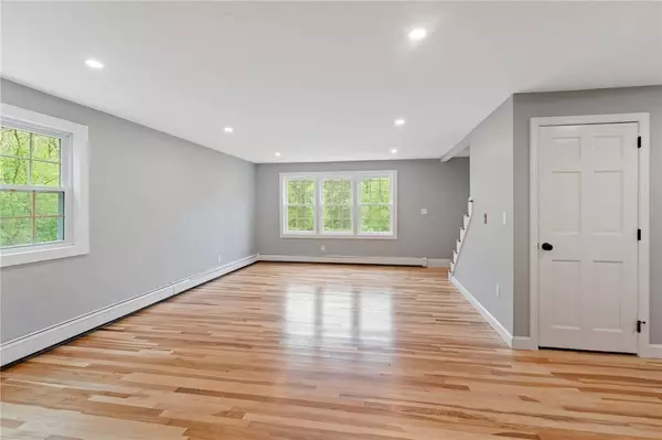 76 Elm ST, Upton, MA 01568