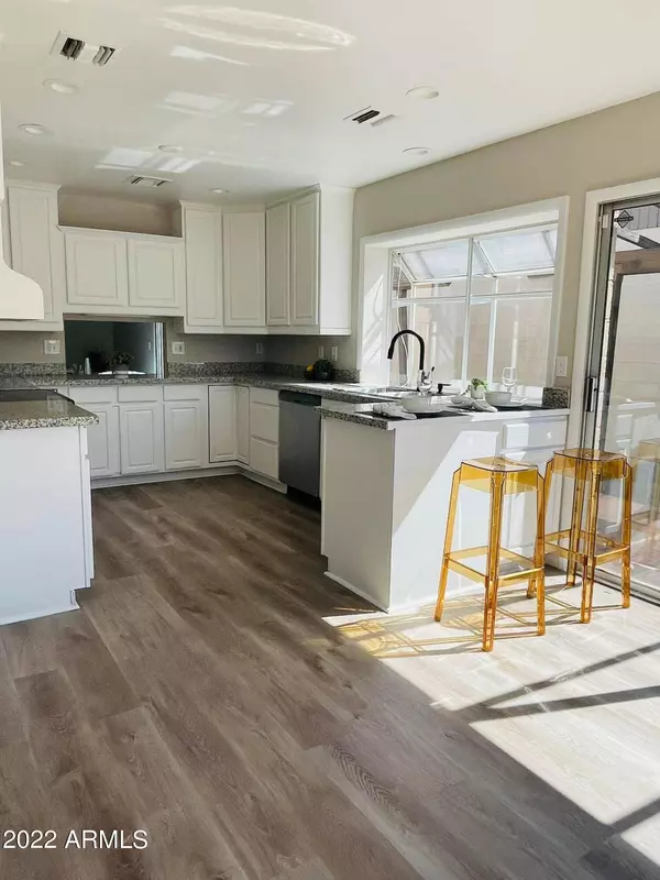 4009 W HARMONT Drive, Phoenix, AZ 85051