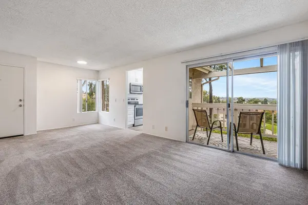 663 Diamond Way #229, Vista, CA 92083