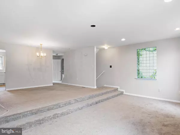 24 W MCCAULLEY CT, Wilmington, DE 19801