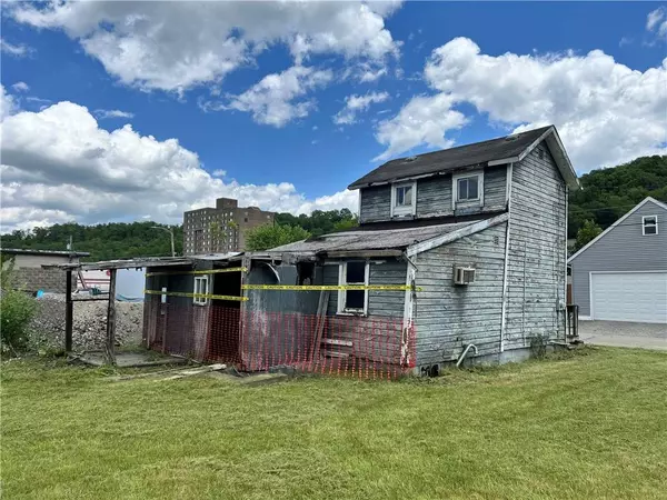 315-319 Blackburn St, West Newton, PA 15089