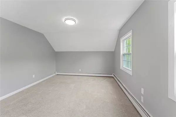 76 Elm ST, Upton, MA 01568