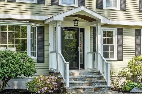 12 Tiffany Ln, Andover, MA 01810