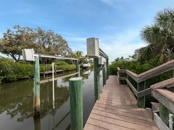 434 N SHORE DR, Osprey, FL 34229