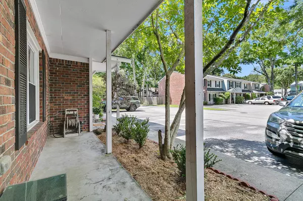 1064 Hunters Trce, Mount Pleasant, SC 29464