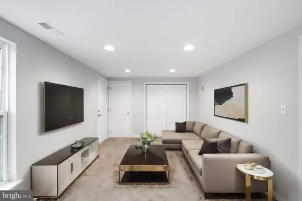 24 W MCCAULLEY CT, Wilmington, DE 19801