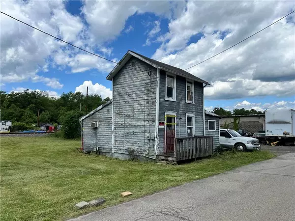 315-319 Blackburn St, West Newton, PA 15089