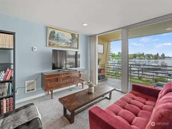 9520 Rainier AVE S #204, Seattle, WA 98118