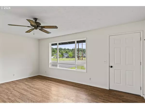 62 E 3RD ST, Lowell, OR 97452