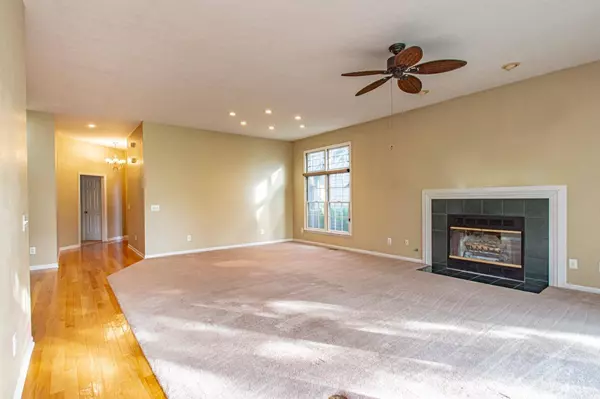 9891 Winding Green Way, Centerville, OH 45459