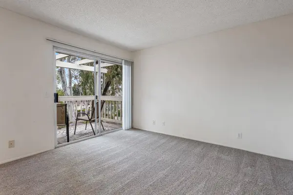 663 Diamond Way #229, Vista, CA 92083