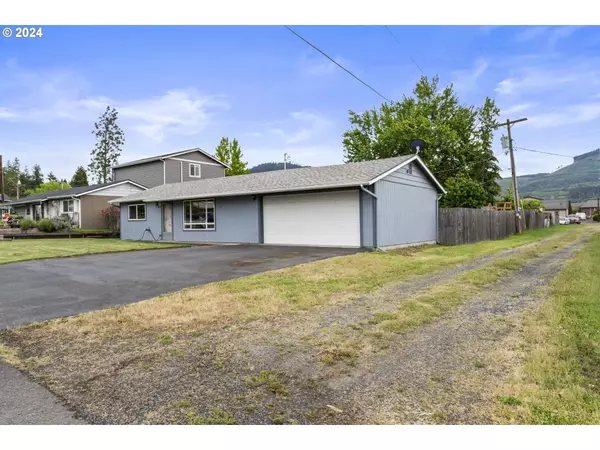 62 E 3RD ST, Lowell, OR 97452