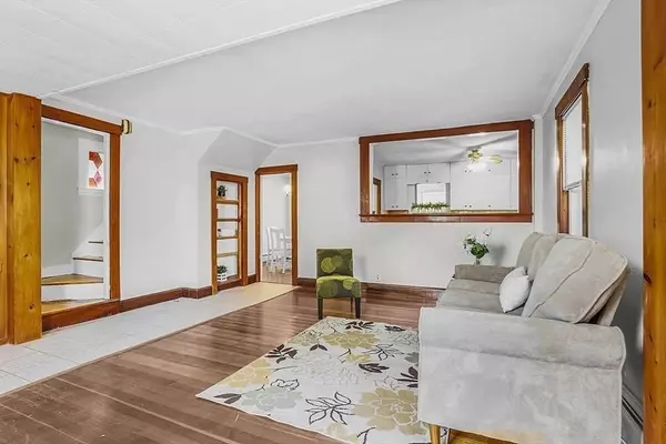 52 High St, Hudson, MA 01749