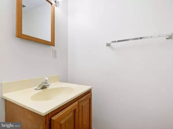 24 W MCCAULLEY CT, Wilmington, DE 19801