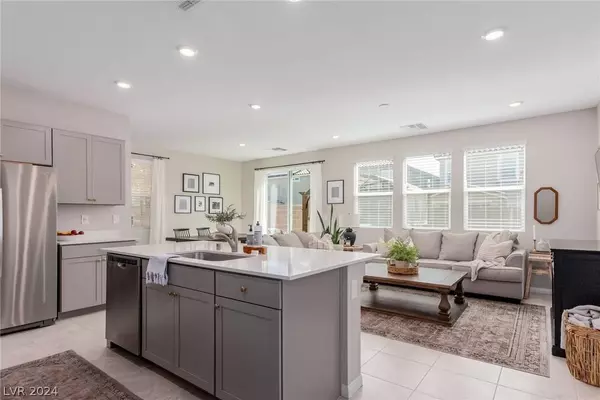 7020 Glass Beach Street, North Las Vegas, NV 89086