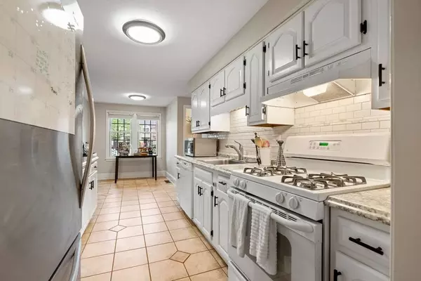 143 Apache Way #143, Tewksbury, MA 01876