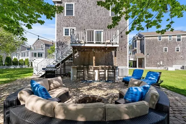 8 Coulson Pratt Dr, Salisbury, MA 01952