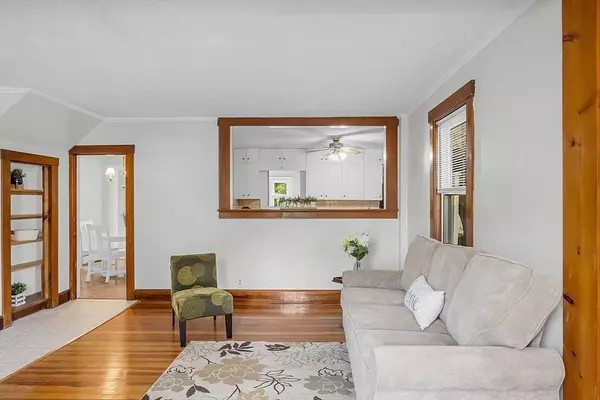 52 High St, Hudson, MA 01749