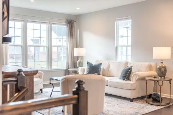 13 Nicholas DR E, Des Plaines, IL 60016