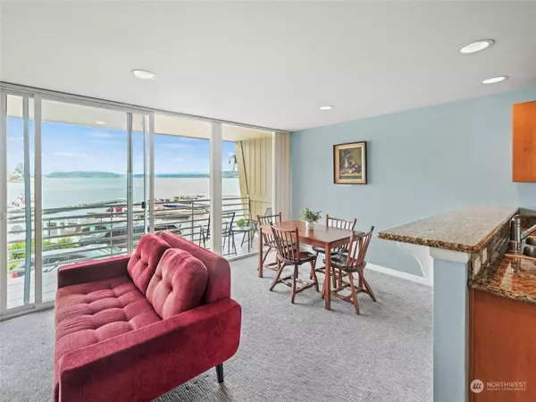 9520 Rainier AVE S #204, Seattle, WA 98118