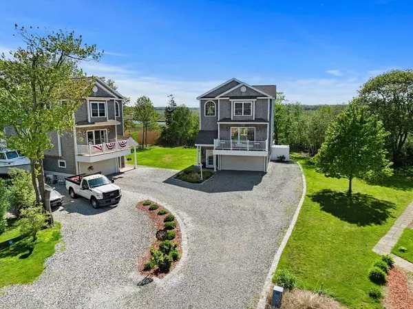 8 Coulson Pratt Dr, Salisbury, MA 01952