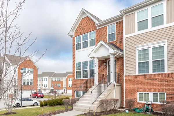 13 Nicholas DR E, Des Plaines, IL 60016