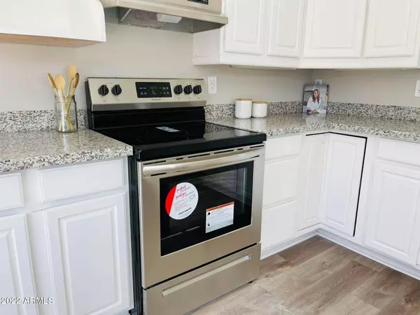 4009 W HARMONT Drive, Phoenix, AZ 85051