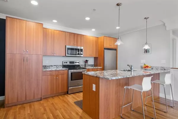 156 Green St #204, Boston, MA 02130