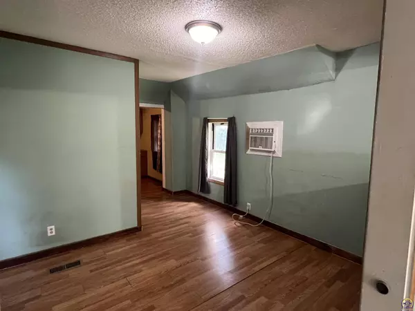 624 SE Chandler ST, Topeka, KS 66607