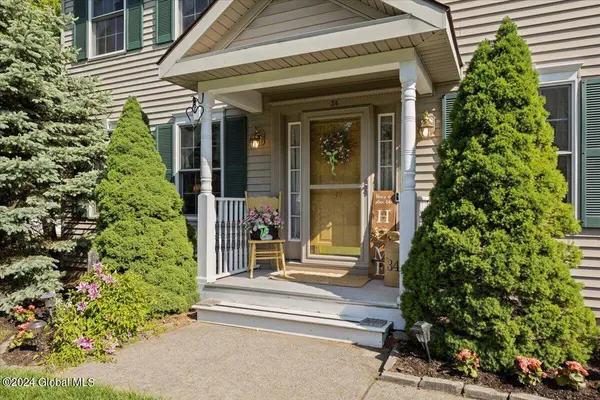 34 Whitney Road #South, Saratoga Springs, NY 12866