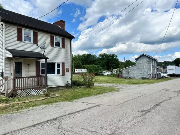 315-319 Blackburn St, West Newton, PA 15089