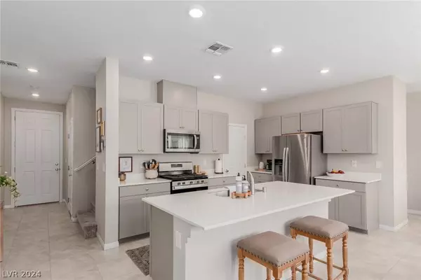 7020 Glass Beach Street, North Las Vegas, NV 89086