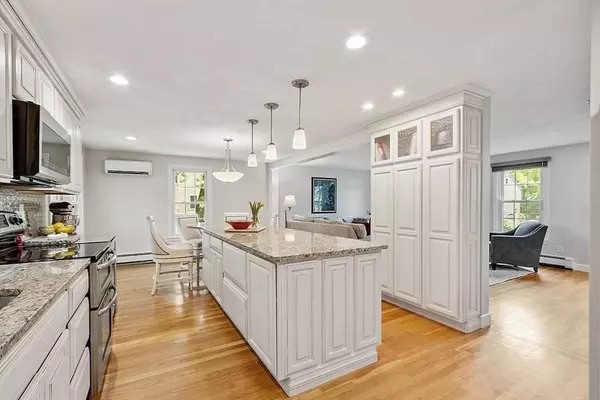 12 Tiffany Ln, Andover, MA 01810