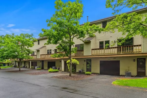 143 Apache Way #143, Tewksbury, MA 01876