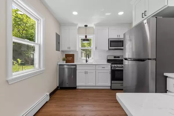 29 Doty Dr, Stoughton, MA 02072