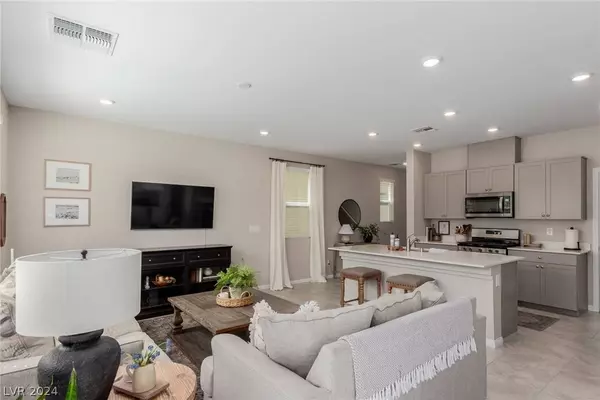 7020 Glass Beach Street, North Las Vegas, NV 89086