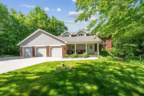 1096 Golden Oaks LN, Saint Joseph Twp, WI 54016