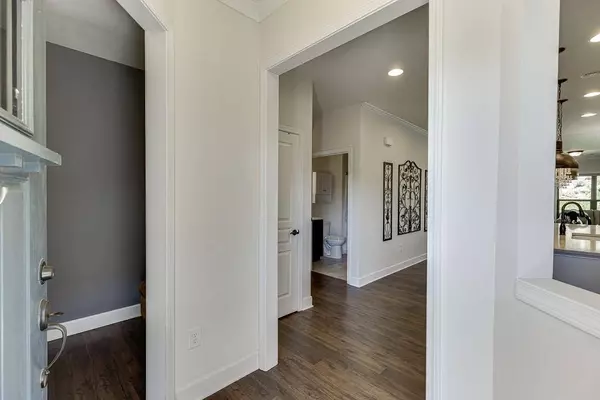 5628 Tisbury CT, Hoschton, GA 30548