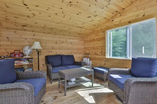 27 Oak Hill DR, Amherst, NH 03031