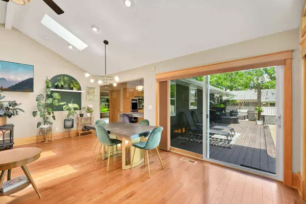 2476 Aglen ST, Roseville, MN 55113