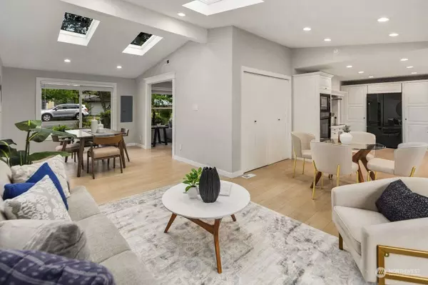 12224 NE 75th ST, Kirkland, WA 98033