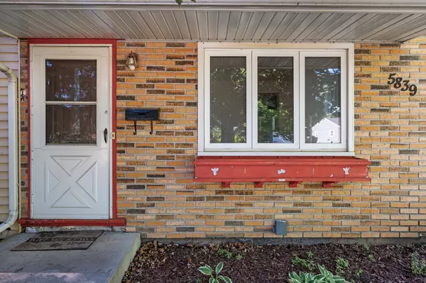 5839 Quebec AVE N, Crystal, MN 55428