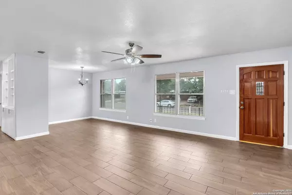 151 DUMONT DR, San Antonio, TX 78227-4409