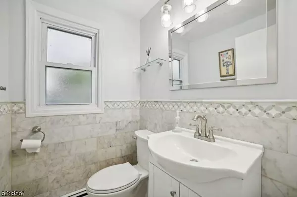 37 Twin Oaks Oval, Springfield Twp., NJ 07081